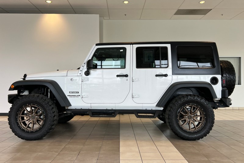 Jeep Wrangler Unlimited Vehicle Full-screen Gallery Image 07