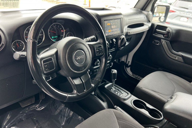 Jeep Wrangler Unlimited Vehicle Full-screen Gallery Image 10