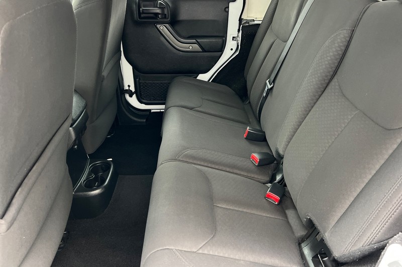 Jeep Wrangler Unlimited Vehicle Full-screen Gallery Image 12