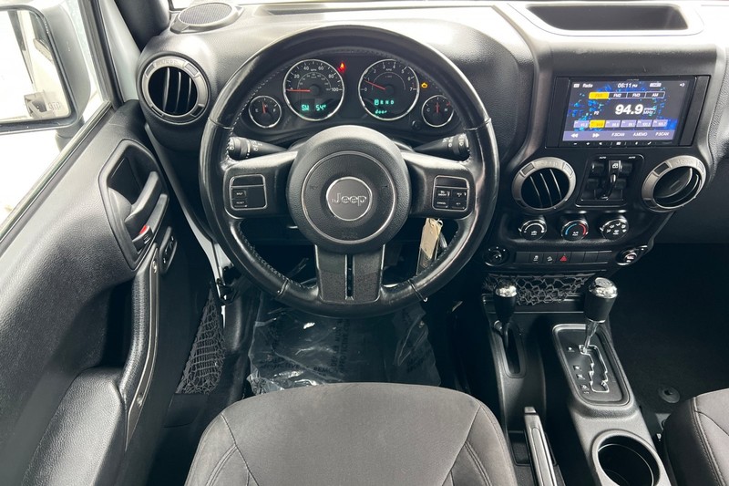 Jeep Wrangler Unlimited Vehicle Full-screen Gallery Image 14