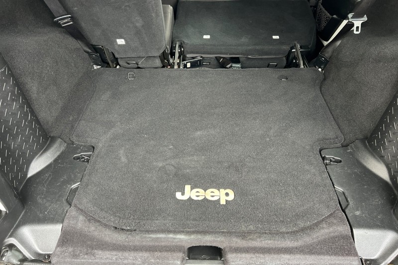 Jeep Wrangler Unlimited Vehicle Full-screen Gallery Image 15