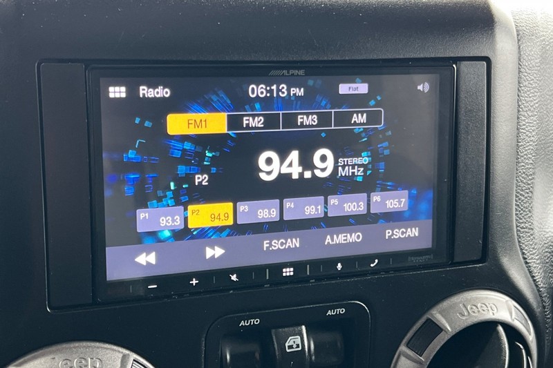 Jeep Wrangler Unlimited Vehicle Full-screen Gallery Image 18