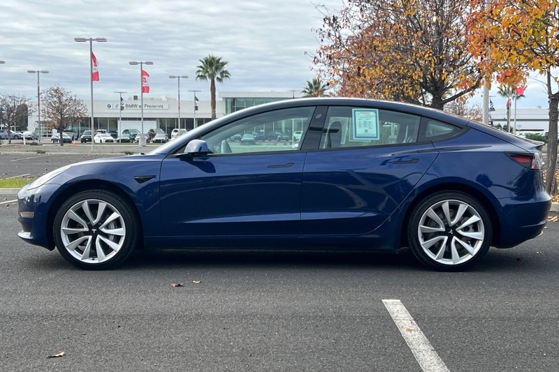 Tesla Model 3 Vehicle Full-screen Gallery Image 07
