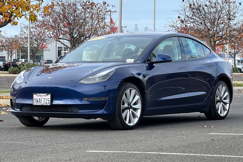 Tesla Model 3 Vehicle Full-screen Gallery Image 08