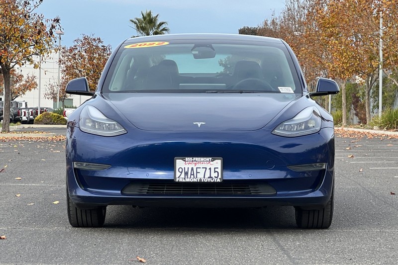 Tesla Model 3 Vehicle Full-screen Gallery Image 09