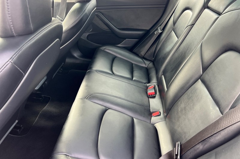 Tesla Model 3 Vehicle Full-screen Gallery Image 12