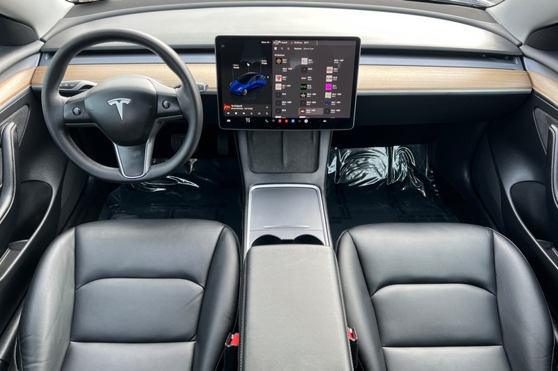 Tesla Model 3 Vehicle Full-screen Gallery Image 13