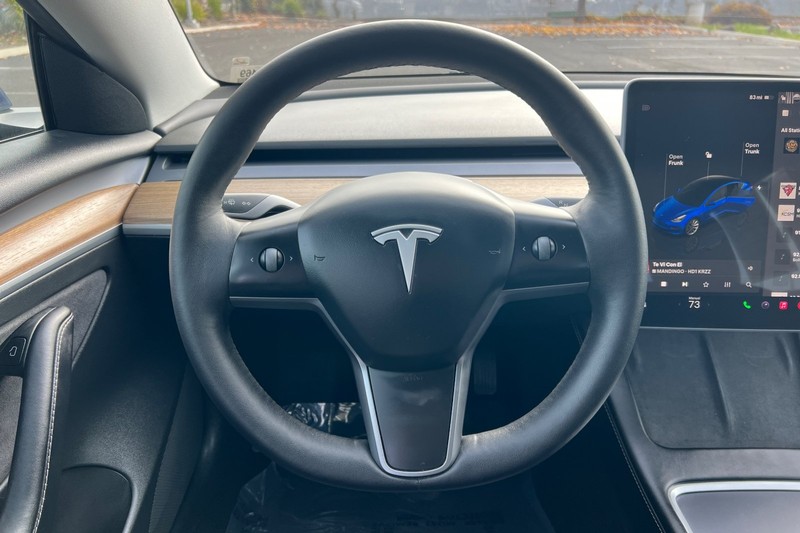 Tesla Model 3 Vehicle Full-screen Gallery Image 22