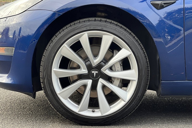 Tesla Model 3 Vehicle Full-screen Gallery Image 24