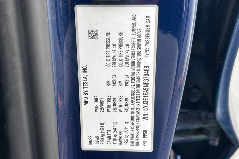 Tesla Model 3 Vehicle Full-screen Gallery Image 27