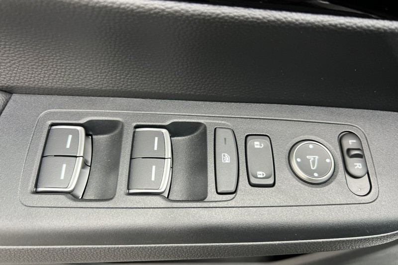 Honda CR-V Vehicle Full-screen Gallery Image 11