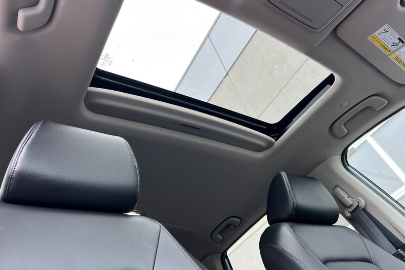 Honda CR-V Vehicle Full-screen Gallery Image 17