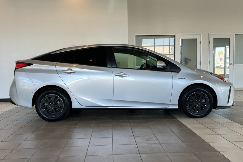 Toyota Prius Vehicle Full-screen Gallery Image 03