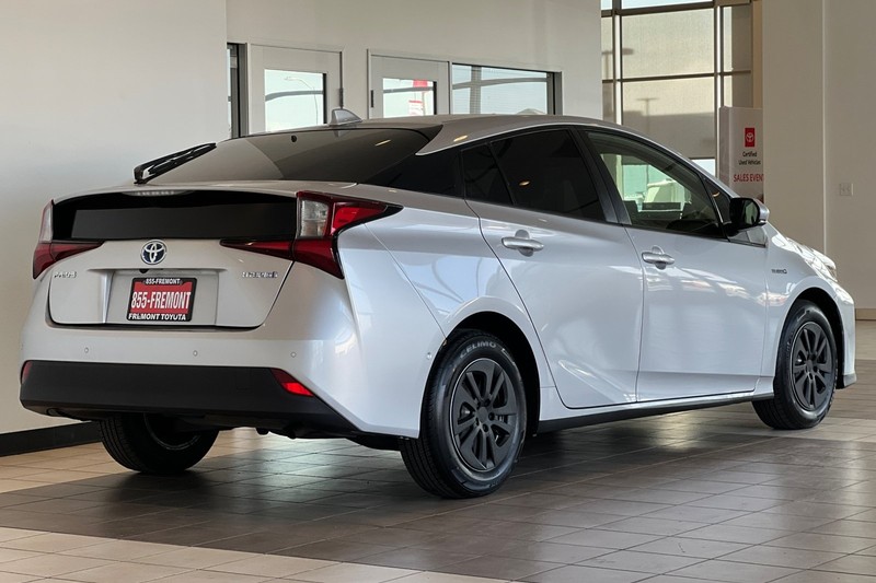 Toyota Prius Vehicle Full-screen Gallery Image 04