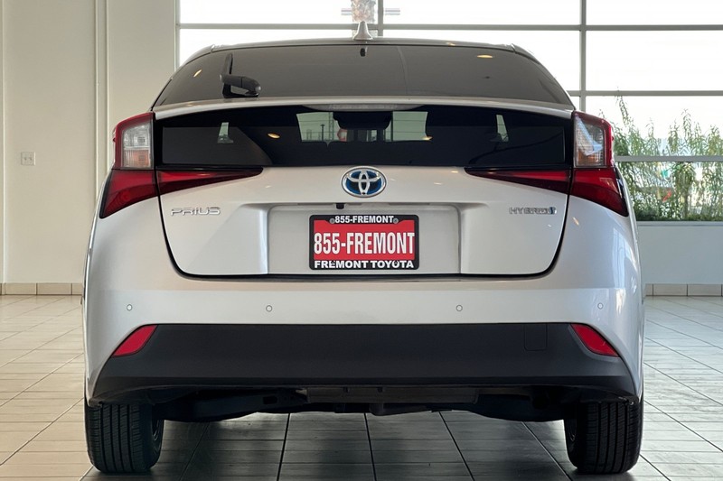 Toyota Prius Vehicle Full-screen Gallery Image 05