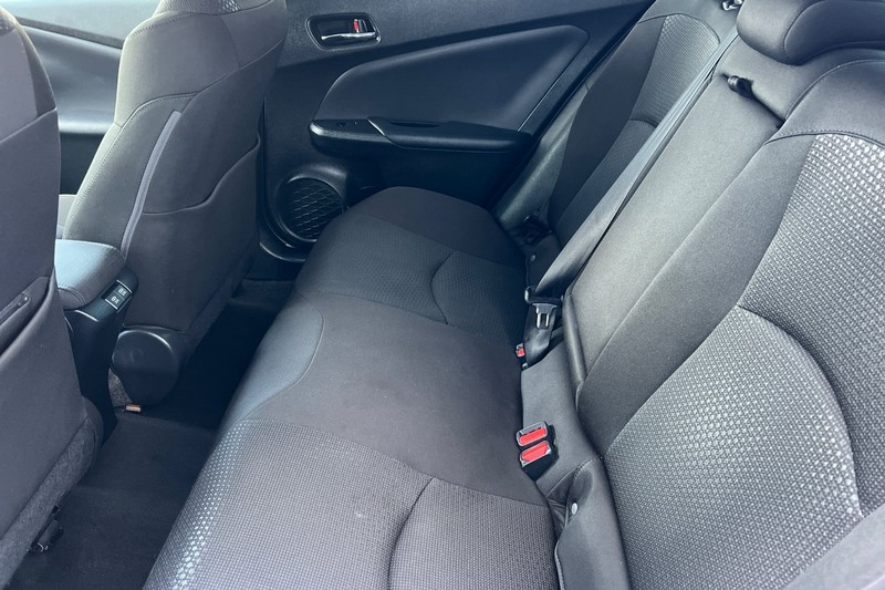 Toyota Prius Vehicle Full-screen Gallery Image 12