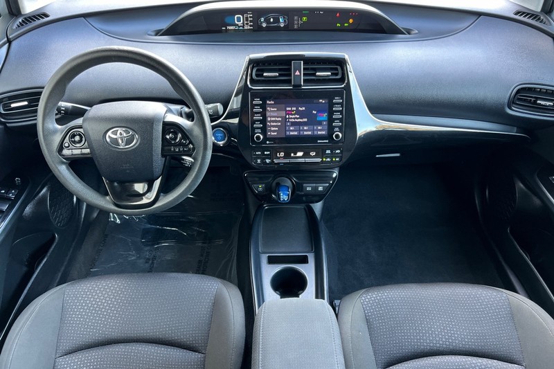 Toyota Prius Vehicle Full-screen Gallery Image 13