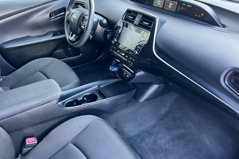 Toyota Prius Vehicle Full-screen Gallery Image 16