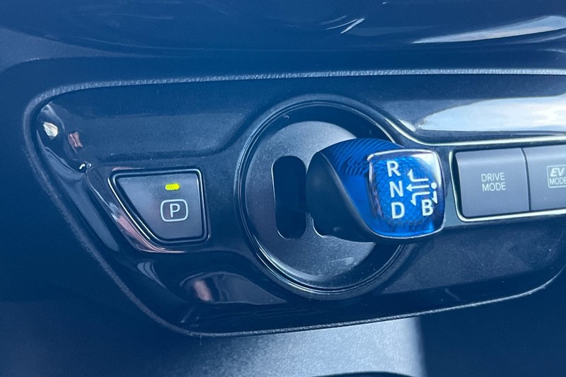 Toyota Prius Vehicle Full-screen Gallery Image 21