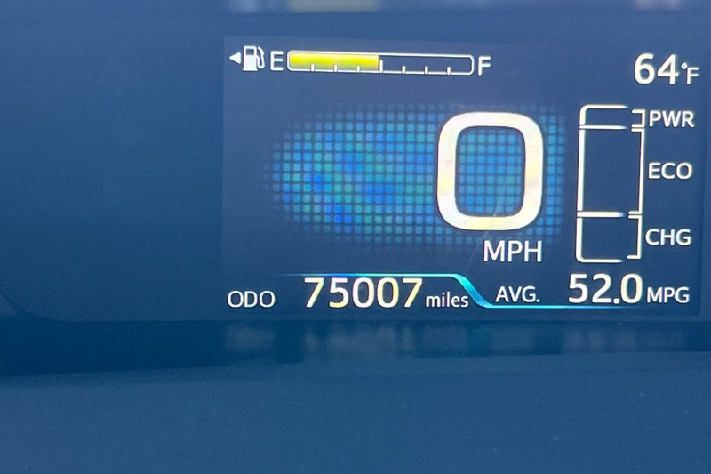 Toyota Prius Vehicle Full-screen Gallery Image 25