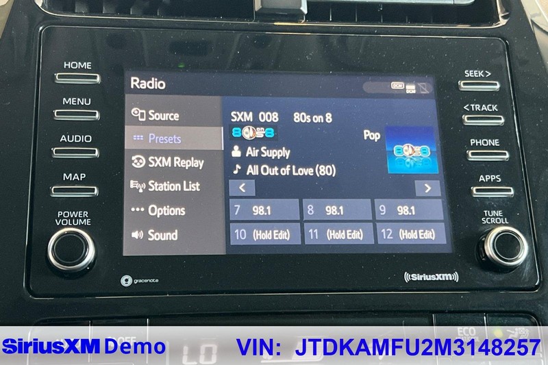 Toyota Prius Vehicle Full-screen Gallery Image 28