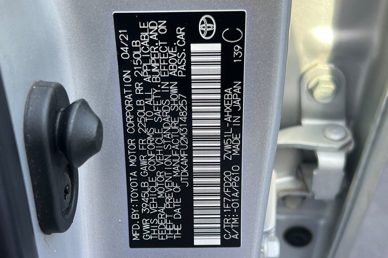 Toyota Prius Vehicle Full-screen Gallery Image 29