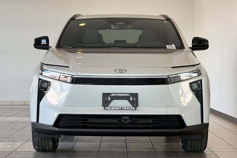 Toyota bZ Vehicle Full-screen Gallery Image 03