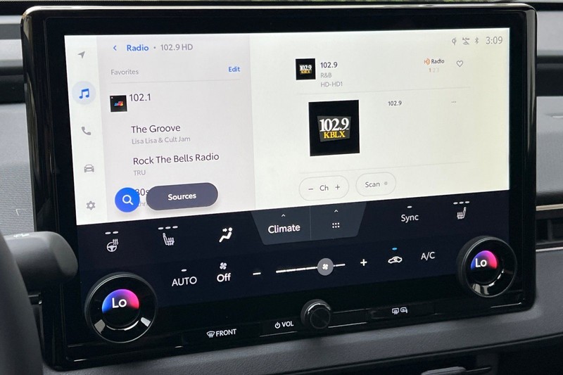 Toyota bZ Vehicle Full-screen Gallery Image 16