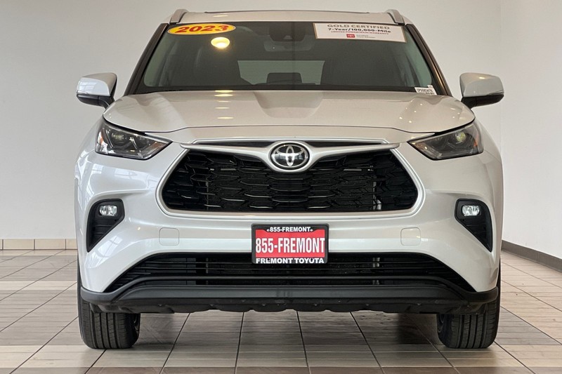 Toyota Highlander Vehicle Full-screen Gallery Image 09