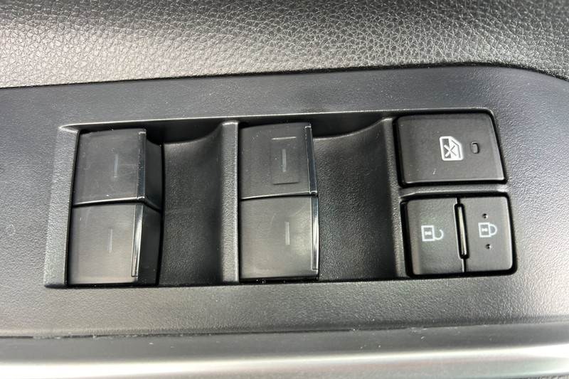 Toyota Highlander Vehicle Full-screen Gallery Image 11