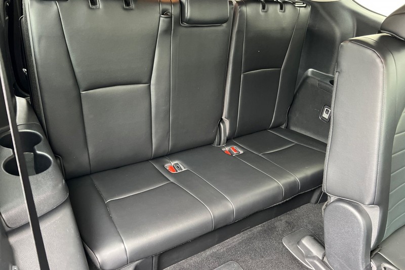 Toyota Highlander Vehicle Full-screen Gallery Image 15