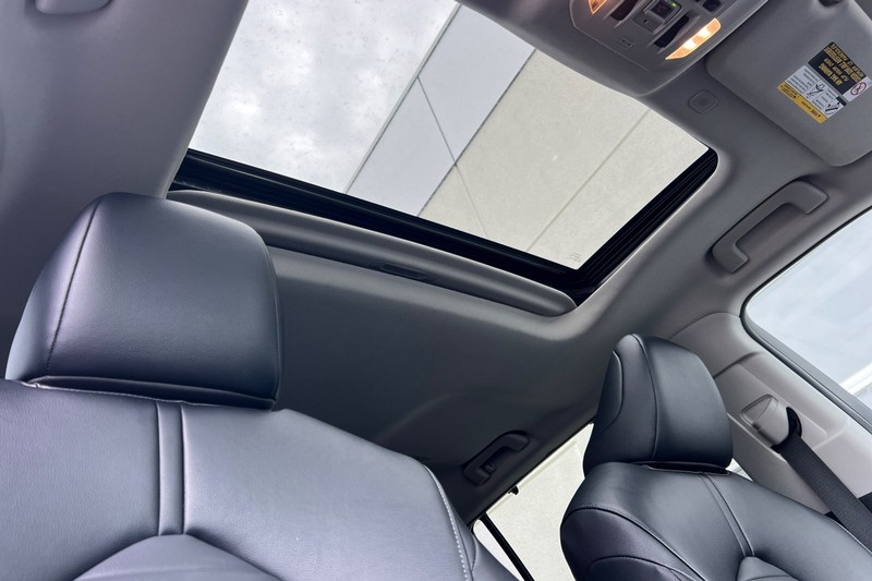 Toyota Highlander Vehicle Full-screen Gallery Image 18