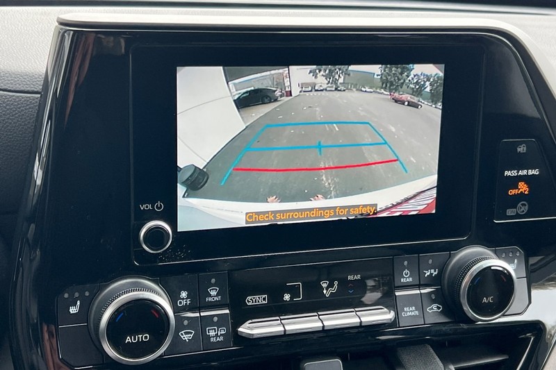 Toyota Highlander Vehicle Full-screen Gallery Image 20