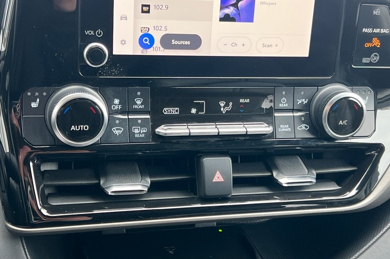 Toyota Highlander Vehicle Full-screen Gallery Image 21