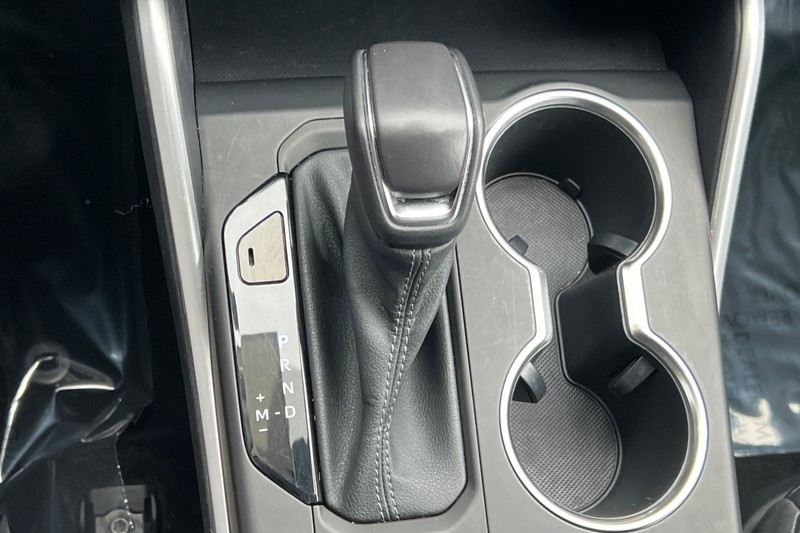 Toyota Highlander Vehicle Full-screen Gallery Image 22