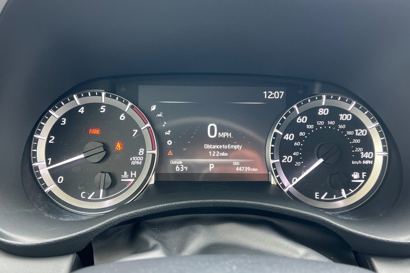 Toyota Highlander Vehicle Full-screen Gallery Image 25