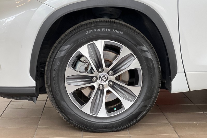 Toyota Highlander Vehicle Full-screen Gallery Image 27