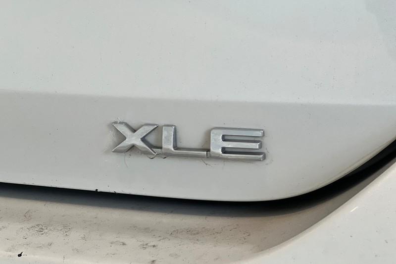 Toyota Highlander Vehicle Full-screen Gallery Image 28