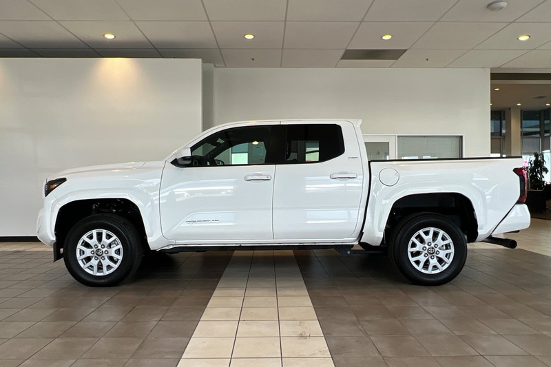 Toyota Tacoma 4WD Vehicle Full-screen Gallery Image 07