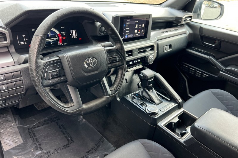 Toyota Tacoma 4WD Vehicle Full-screen Gallery Image 10