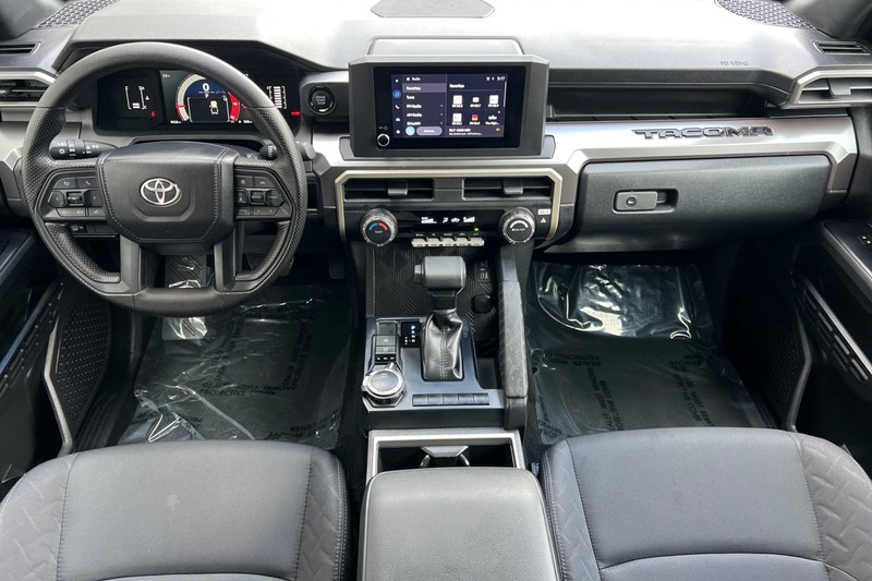 Toyota Tacoma 4WD Vehicle Full-screen Gallery Image 13