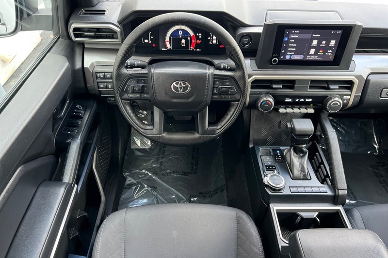 Toyota Tacoma 4WD Vehicle Full-screen Gallery Image 14