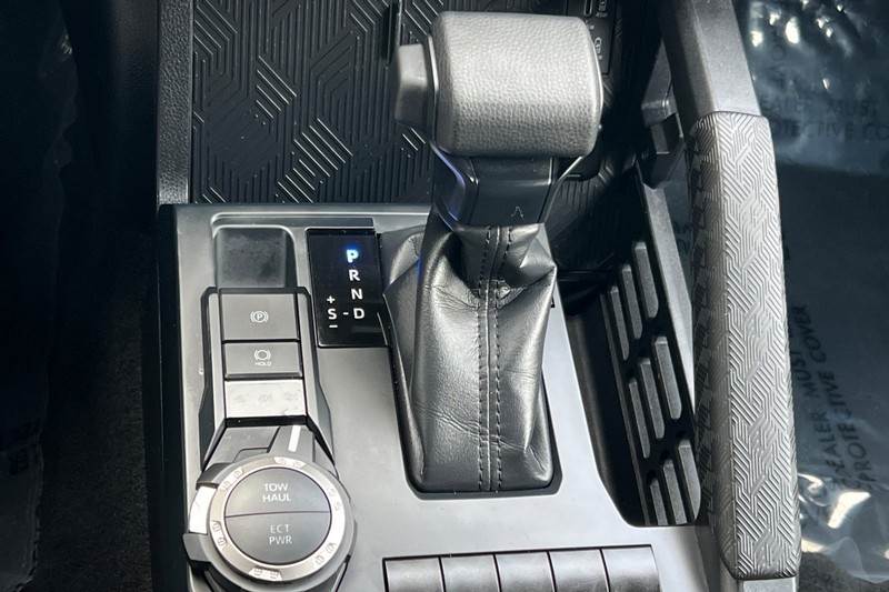 Toyota Tacoma 4WD Vehicle Full-screen Gallery Image 20