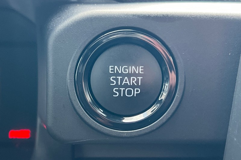 Toyota Tacoma 4WD Vehicle Full-screen Gallery Image 21