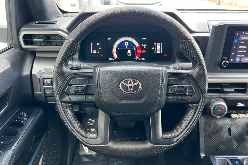 Toyota Tacoma 4WD Vehicle Full-screen Gallery Image 22