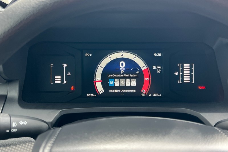 Toyota Tacoma 4WD Vehicle Full-screen Gallery Image 23