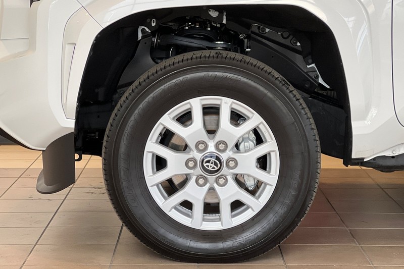 Toyota Tacoma 4WD Vehicle Full-screen Gallery Image 25