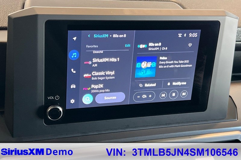 Toyota Tacoma 4WD Vehicle Full-screen Gallery Image 27
