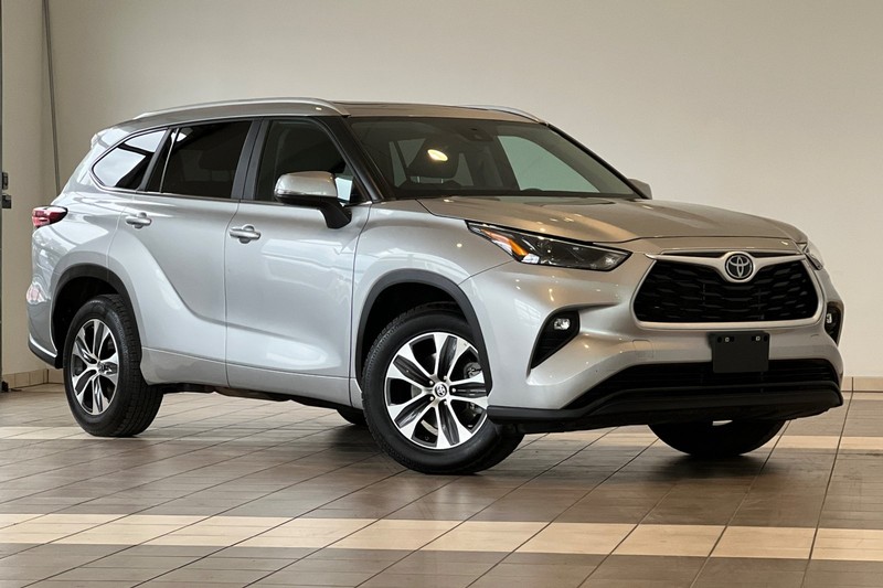 Toyota Highlander Vehicle Full-screen Gallery Image 02