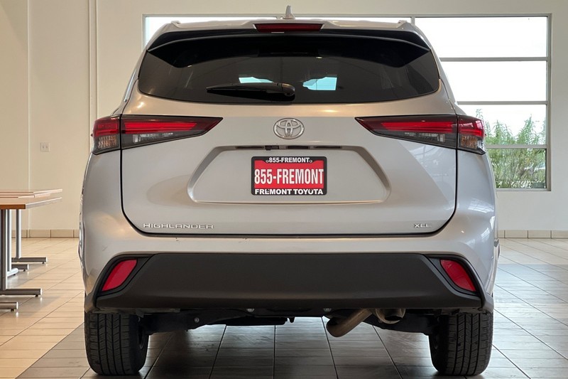 Toyota Highlander Vehicle Full-screen Gallery Image 05